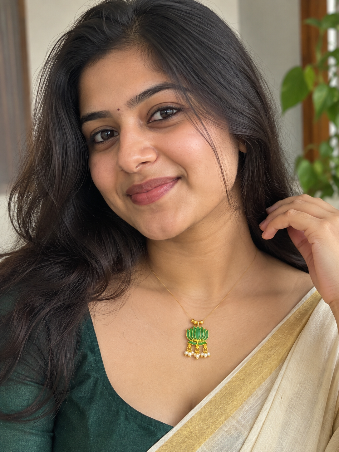 Lotus Pendant Invisible Chain Necklace – Green & Gold